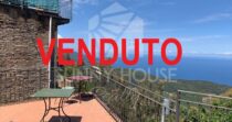 VENDUTO Caratteristica palazzina con giardino e vista mare nel centro storico – Pollina