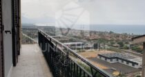 Proprietà panoramica con terrazza di 102 mq e vista mare – Campofelice di Roccella