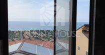 Proprietà panoramica con terrazza di 102 mq e vista mare – Campofelice di Roccella