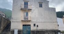 Vendesi casa indipendente a Gratteri
