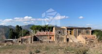 In vendita – Proprietà rurale di circa 900 m² con 22 ettari di terreno