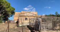 In vendita – Proprietà rurale di circa 900 m² con 22 ettari di terreno