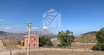 In vendita – Proprietà rurale di circa 900 m² con 22 ettari di terreno